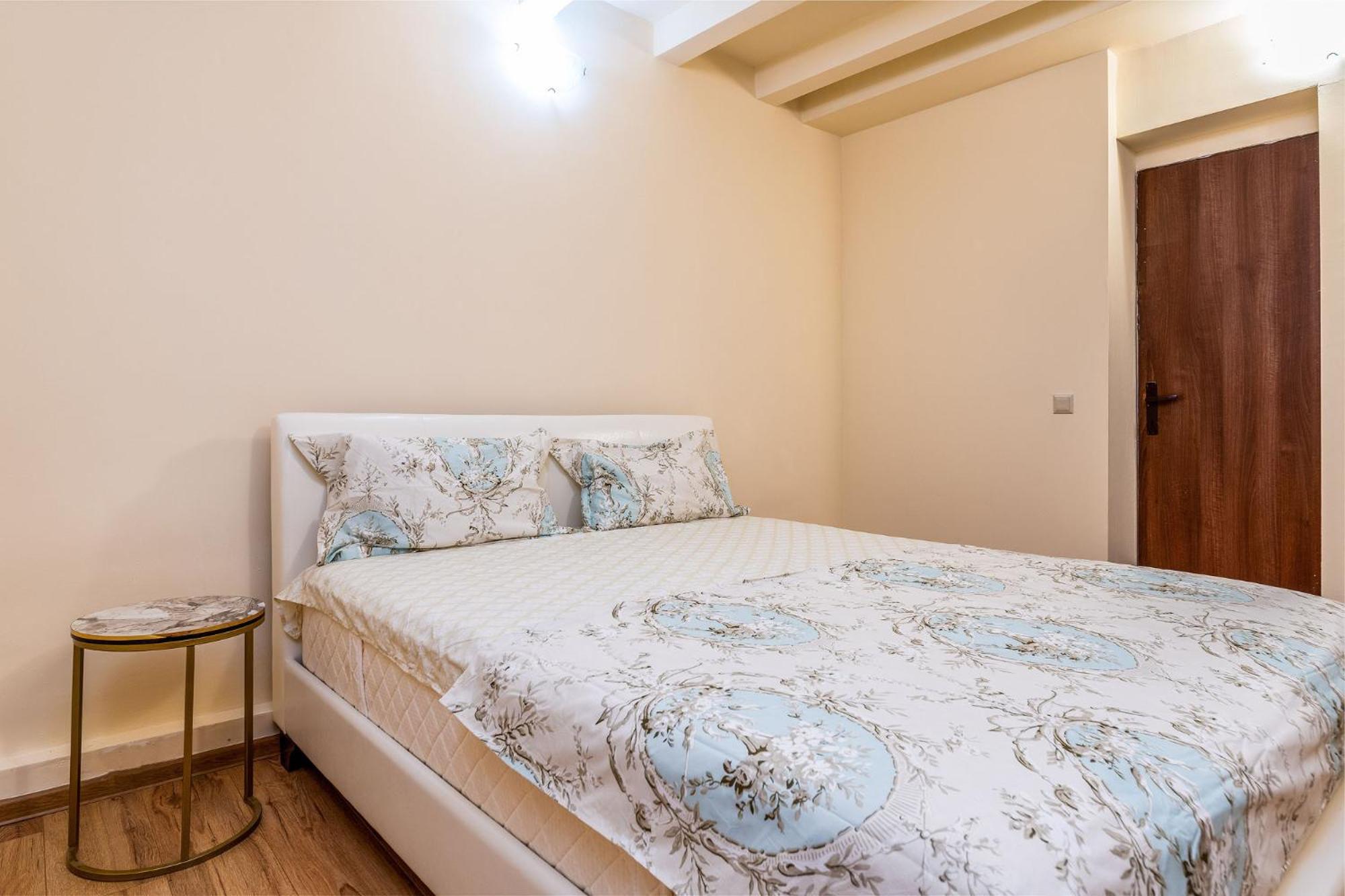 Romana Boutique Bukarest Exteriör bild