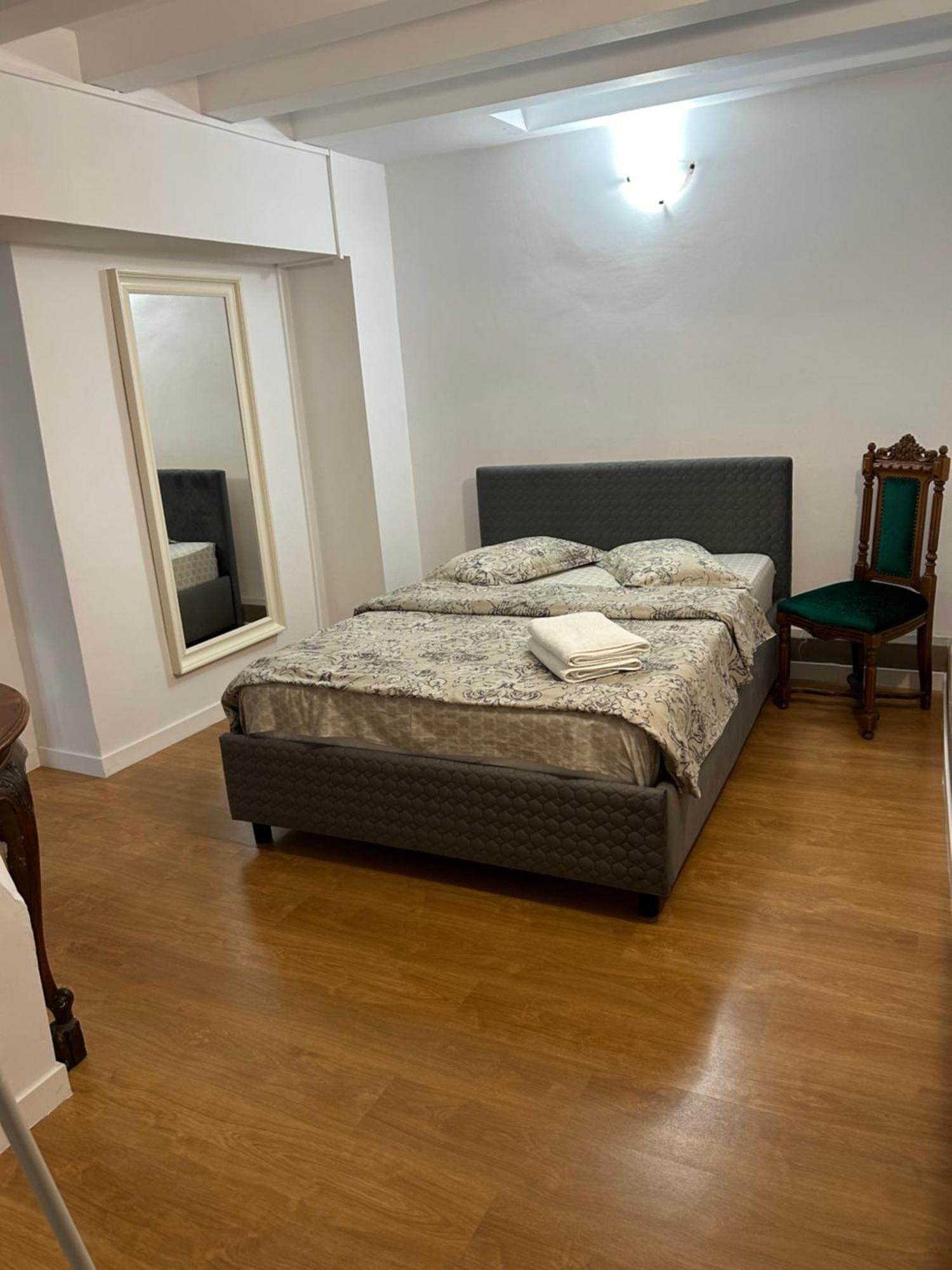 Romana Boutique Bukarest Exteriör bild