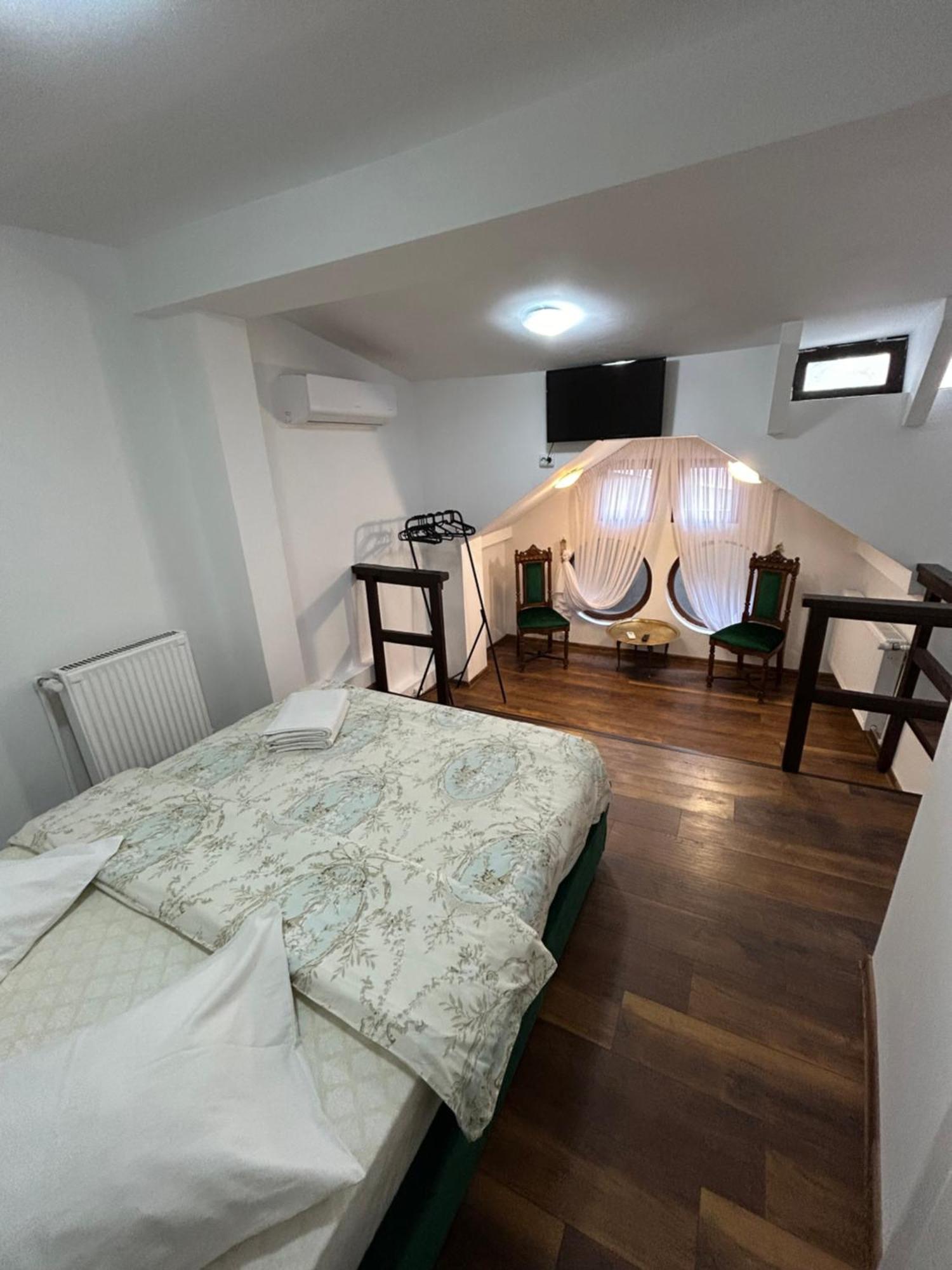Romana Boutique Bukarest Exteriör bild